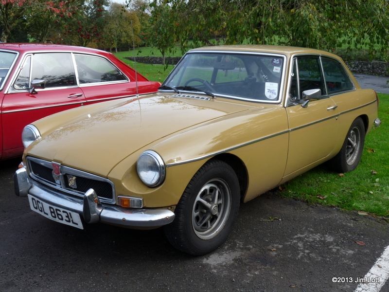 Sue and Andrew Owst's MGB GT